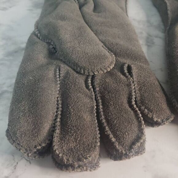 Gray Gloves - Picture 3 of 7